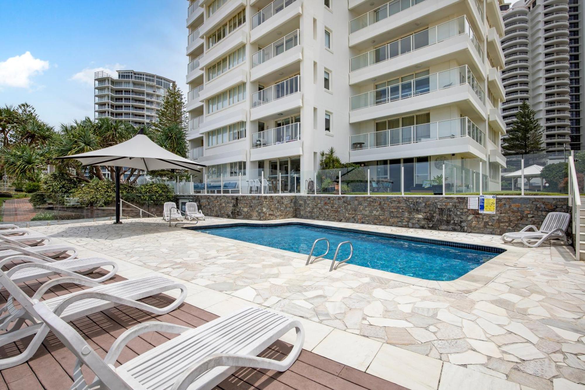 Viscount On The Beach Aparthotel Gold Coast Exterior foto