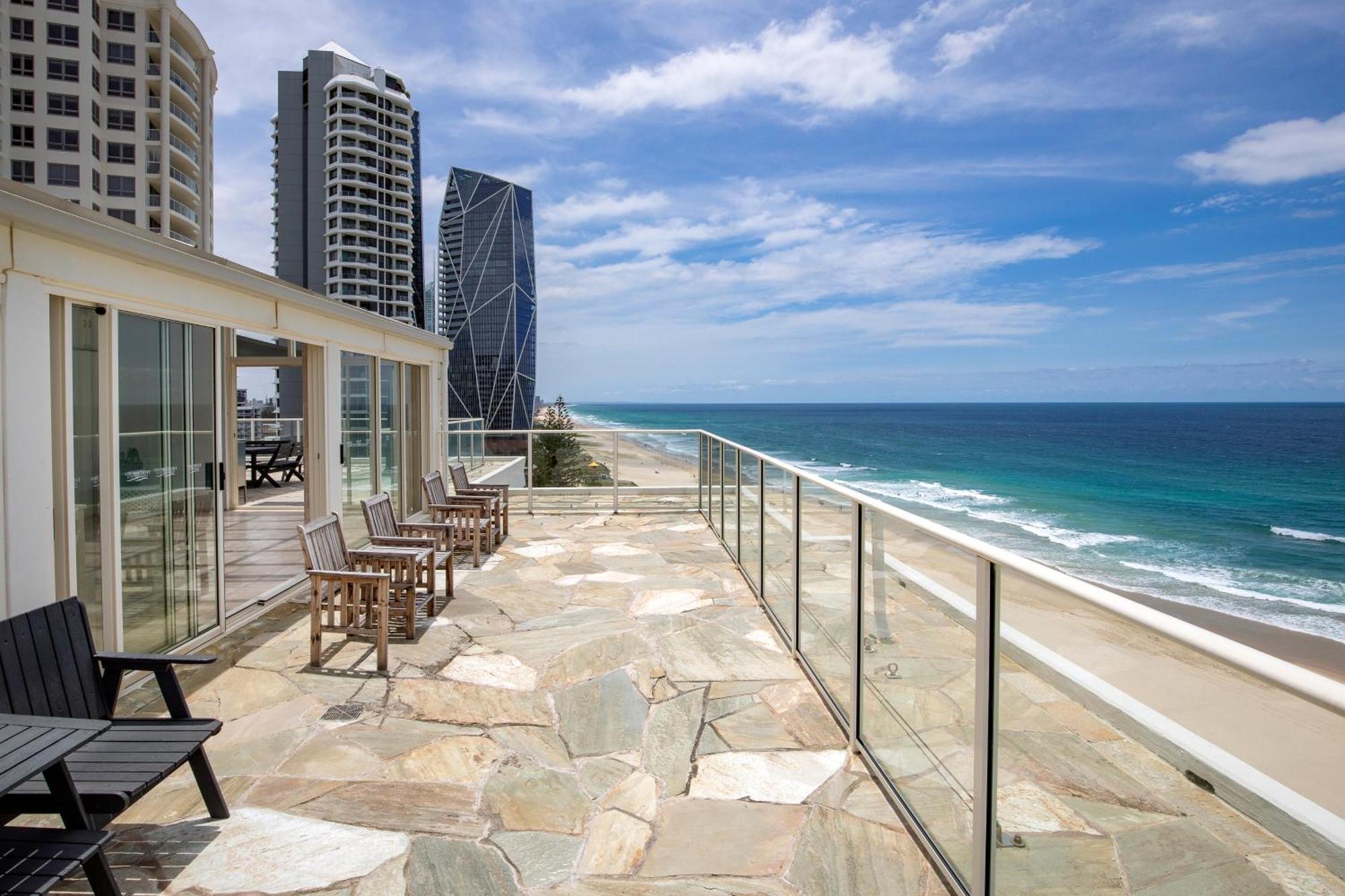 Viscount On The Beach Aparthotel Gold Coast Exterior foto