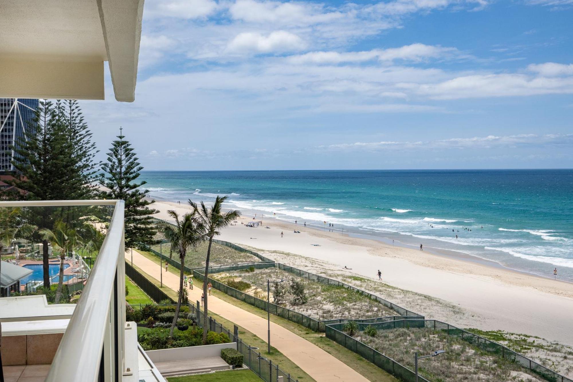 Viscount On The Beach Aparthotel Gold Coast Exterior foto