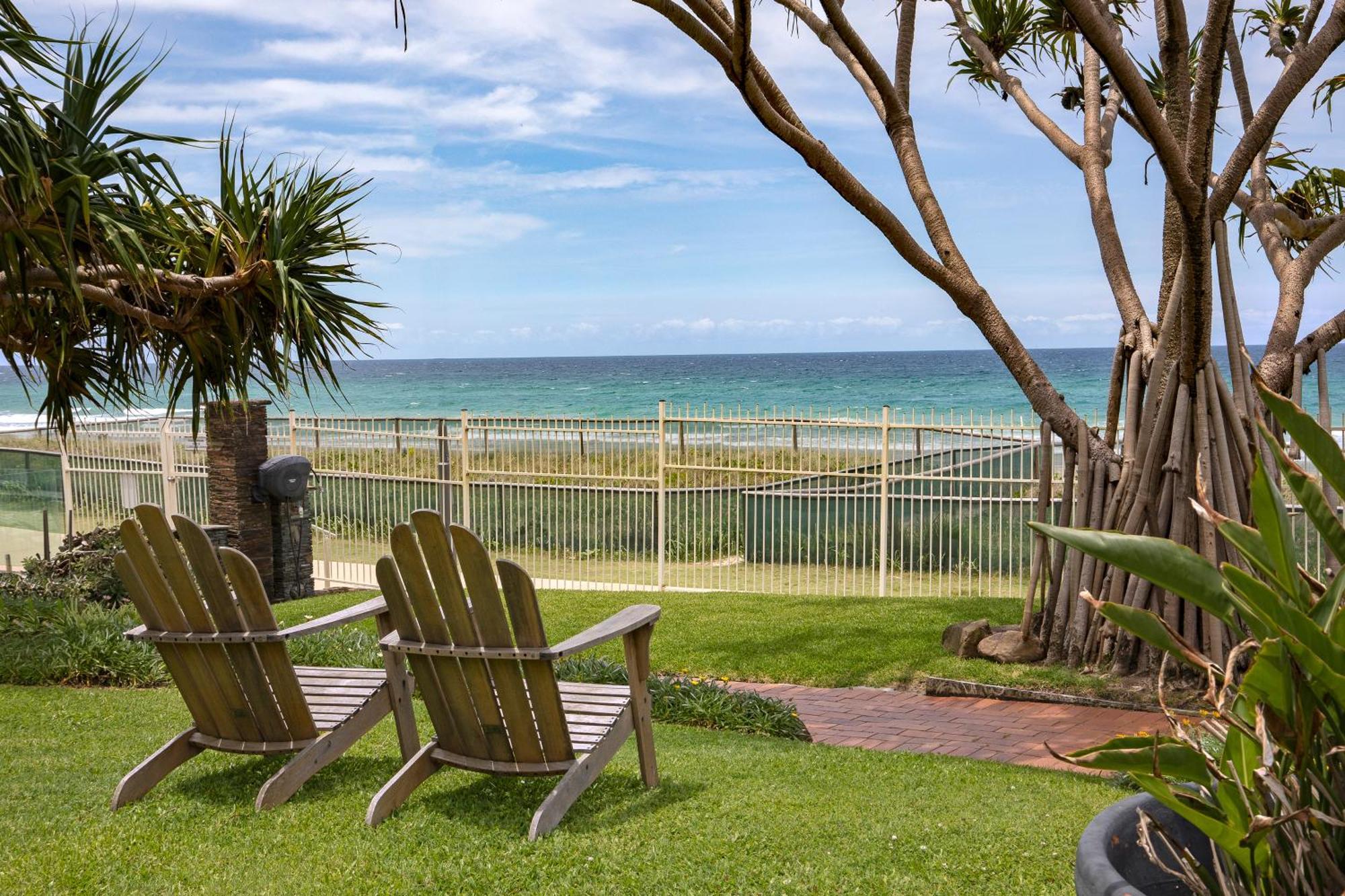 Viscount On The Beach Aparthotel Gold Coast Exterior foto